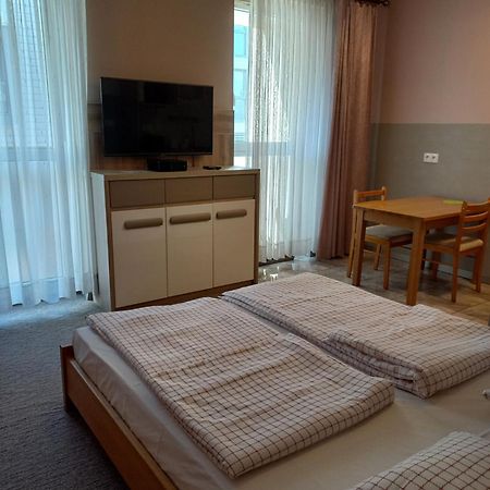 Pokoje Goscinne Jaga Kielce Esterno foto