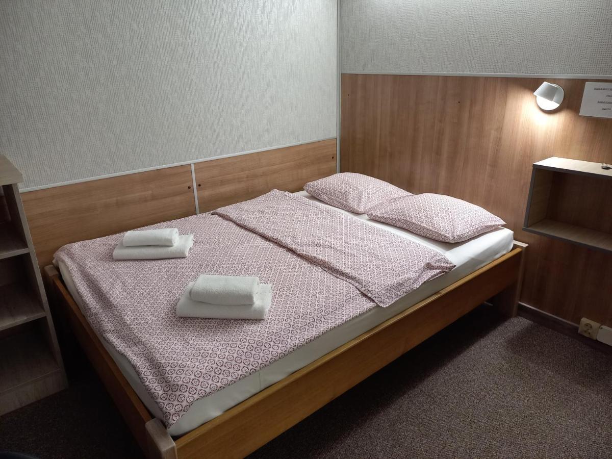 Pokoje Goscinne Jaga Kielce Esterno foto
