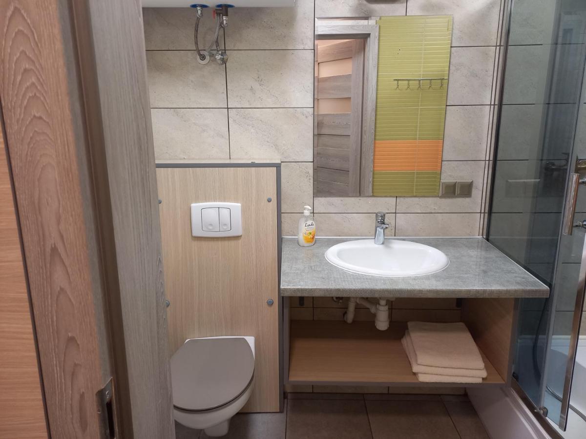 Pokoje Goscinne Jaga Kielce Esterno foto