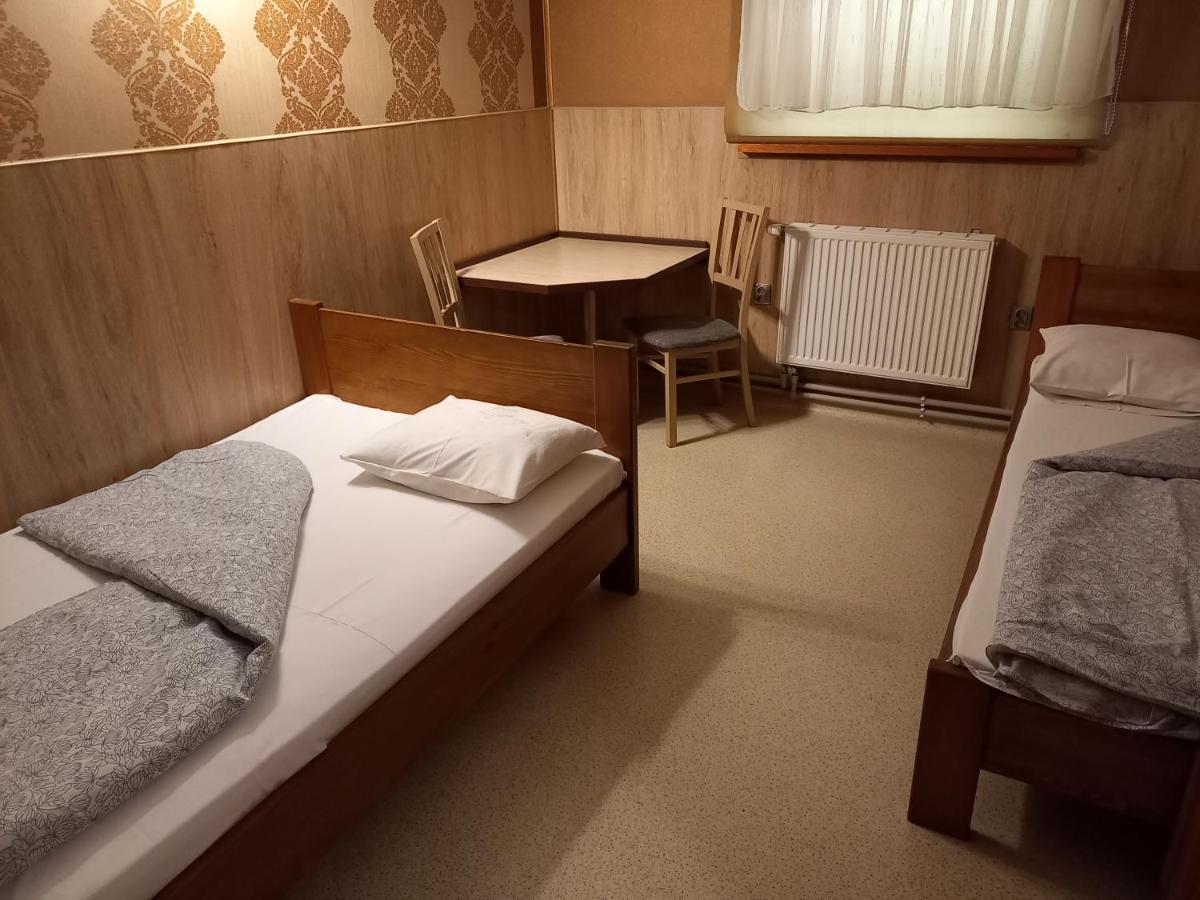 Pokoje Goscinne Jaga Kielce Esterno foto